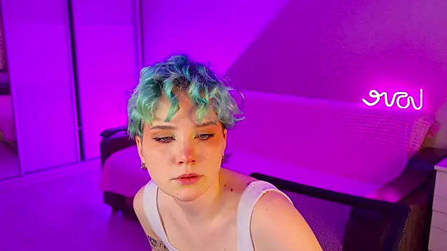 School Love online show from December 16, 2024, 1:11 pm