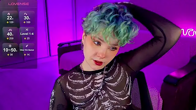 School Love online show from January 4, 2025, 1:10 pm