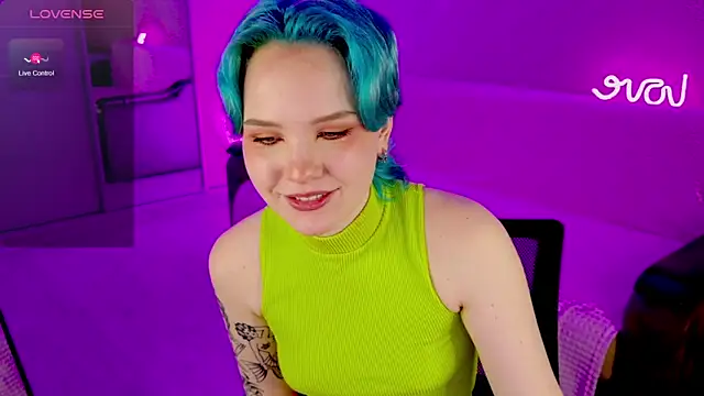 School Love online show from February 7, 2025, 4:14 pm