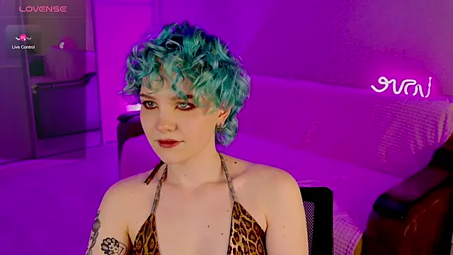 School Love online show from February 14, 2025, 1:08 pm