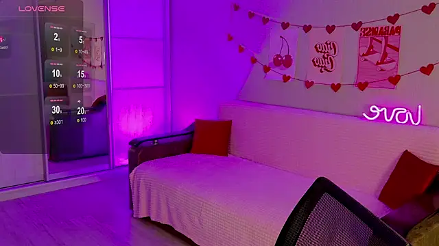 School Love online show from March 19, 2025, 1:07 pm