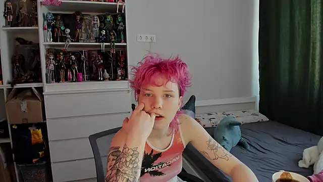 School Love online show from March 5, 2026, 7:15 am