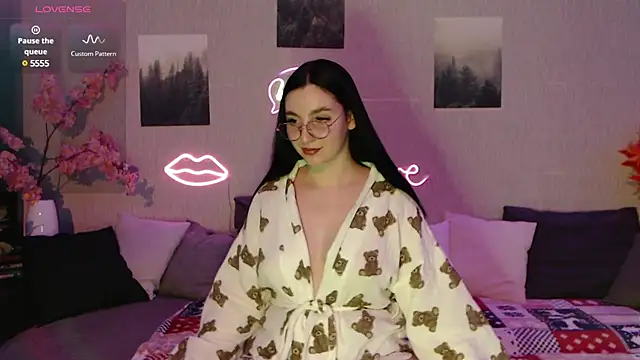 Fluffy Tiffy online show from January 10, 2025, 5:05 am