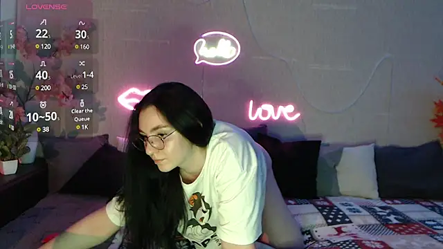 Fluffy Tiffy online show from January 20, 2025, 5:04 am