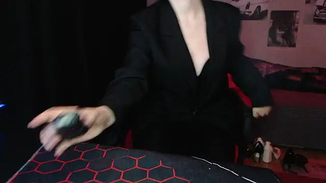 Fluffy Tiffy online show from October 9, 2025, 12:19 am