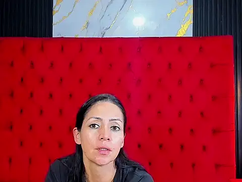 KateTompson  online show from June 7, 2026, 7:28 pm