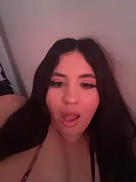 hally berry     online show from November 25, 2025, 8:20 pm