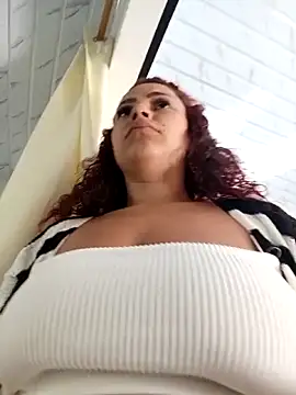 Snapshot of Mommy-Hot chatting on October 9, 2025, 1:09 pm Mommy-Hot online show from October 9, 2025, 1:09 pm