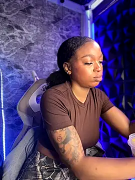 Melany Williams online show from November 17, 2025, 1:17 pm