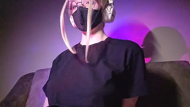 DanaWard online show from April 6, 2026, 9:49 pm