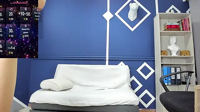 charolbruce 1 online show from March 12, 2025, 12:04 pm