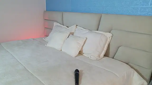 Zoe Benson online show from September 25, 2025, 1:37 pm