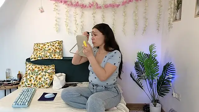 MadameDeFeu online show from April 8, 2026, 8:58 am