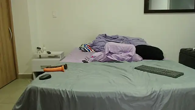 AnnieRoss69 online show from February 11, 2025, 11:32 am