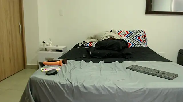 AnnieRoss69 online show from February 18, 2025, 9:09 pm