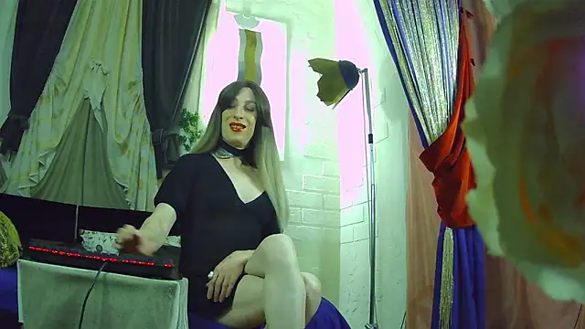 Mary Loon online show from November 3, 2025, 10:27 am