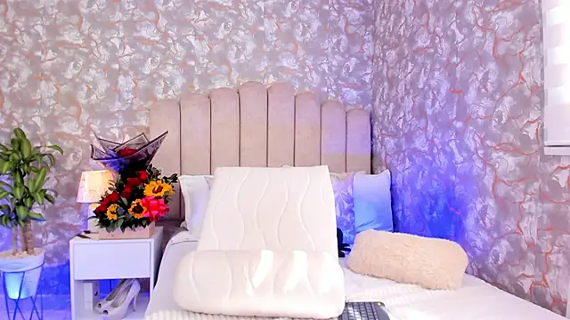 MiaTowson online show from September 25, 2025, 2:32 pm