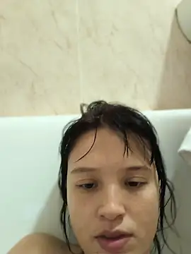 LorenRosse online show from April 1, 2026, 12:33 am