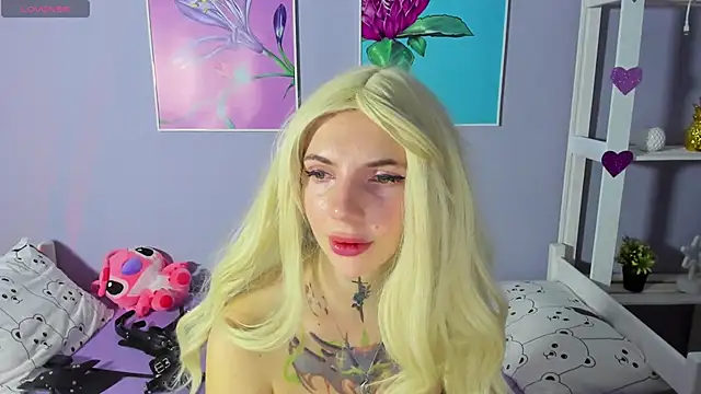 Snapshot of AnneTenet chatting on December 13, 2024, 3:05 am AnneTenet online show from December 13, 2024, 3:05 am