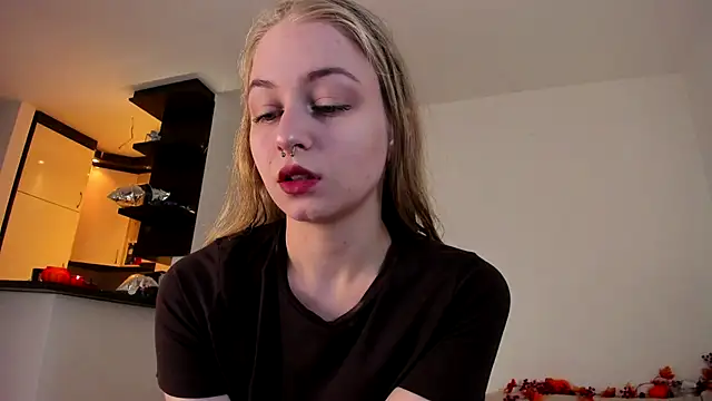 MiaMews online show from September 20, 2025, 10:38 am