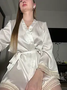 NickiLike online show from April 15, 2026, 6:04 pm