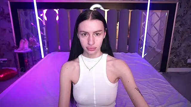 Snow WhiteeeX online show from April 6, 2026, 5:41 am