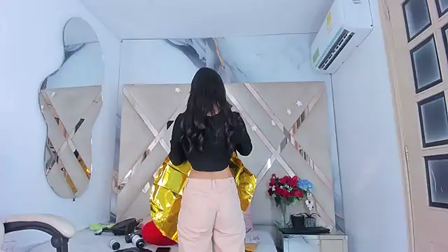 ninaht online show from September 22, 2025, 8:55 pm