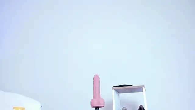 lannarusso  online show from September 17, 2025, 12:07 pm