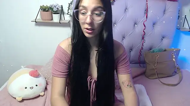 Snapshot of Freyja_01 chatting on February 8, 2025, 9:46 pm Freyja 01 online show from February 8, 2025, 9:46 pm