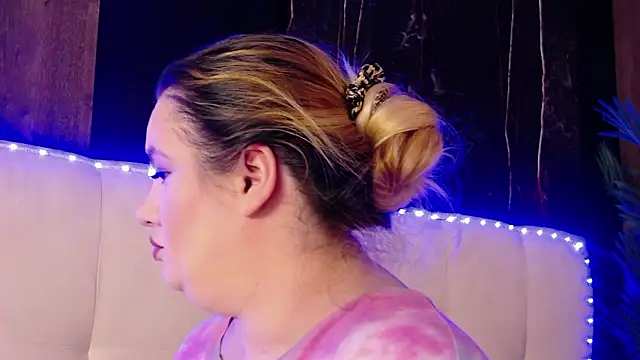 MelanieBrownn online show from March 1, 2026, 6:37 am