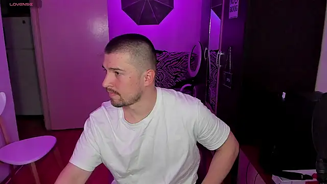 Snapshot of Michael_Wolfborn chatting on September 29, 2025, 3:39 pm Michael Wolfborn online show from September 29, 2025, 3:39 pm