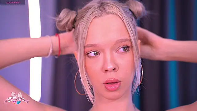  AlinaBailey online show from April 10, 2026, 7:02 am