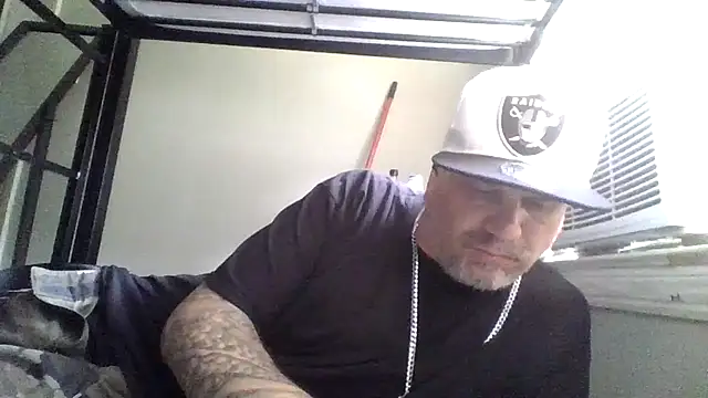 clitstitsandbongrips online show from April 23, 2026, 5:37 pm