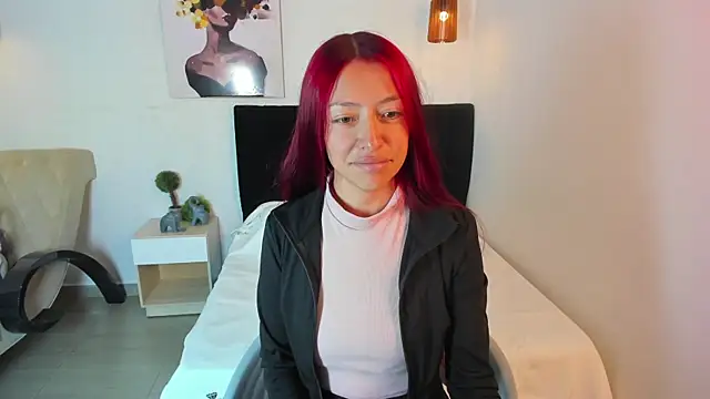 Scarlett  bell online show from September 18, 2025, 1:24 pm