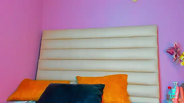 ZaritaLenon online show from September 9, 2025, 9:25 pm