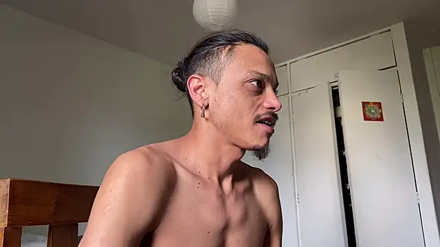 villanocat online show from December 6, 2024, 7:56 pm