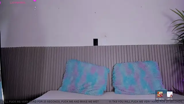 valentina lux online show from March 31, 2026, 8:42 pm