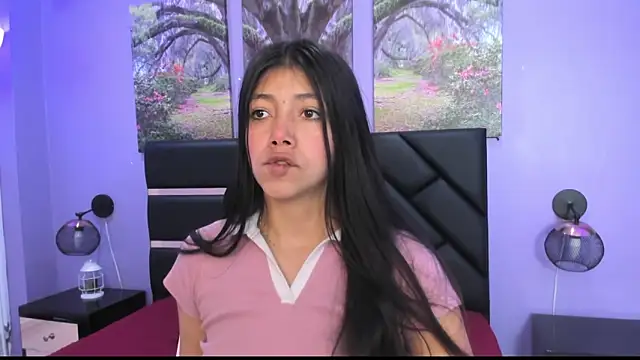 KimberlyVillaLobos online show from September 24, 2025, 11:35 am