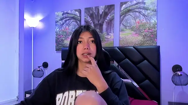 KimberlyVillaLobos online show from December 1, 2025, 11:37 am