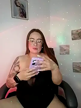 soofy   online show from December 16, 2025, 3:33 am