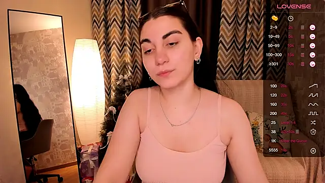 hannacheekss  online show from December 18, 2024, 2:21 am