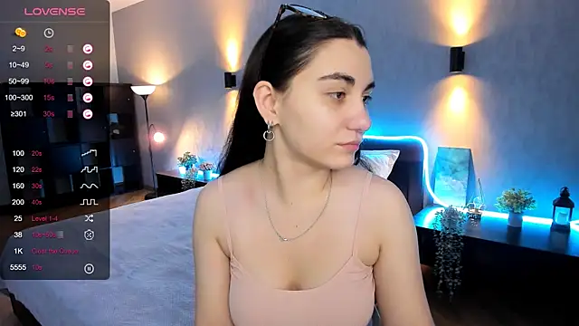 hannacheekss  online show from January 14, 2025, 2:08 am