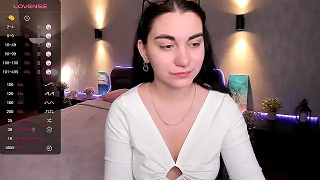 hannacheekss  online show from February 12, 2025, 1:52 am