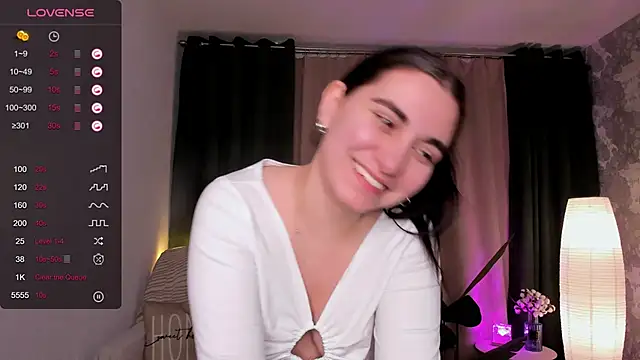 hannacheekss  online show from February 17, 2025, 3:09 pm