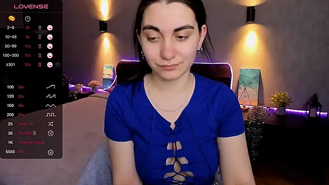 hannacheekss  online show from February 20, 2025, 8:17 am