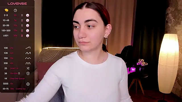 hannacheekss  online show from September 18, 2025, 2:02 am