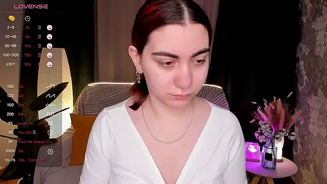 hannacheekss  online show from February 11, 2026, 2:16 am