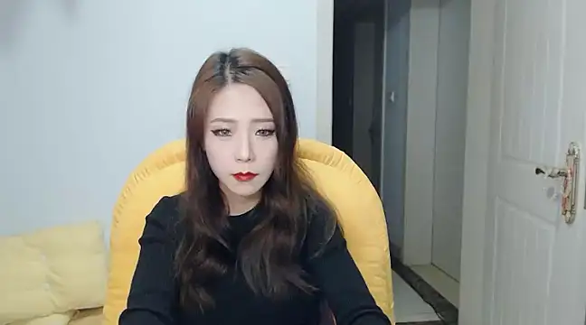 SuSushi728 online show from December 12, 2024, 5:26 pm