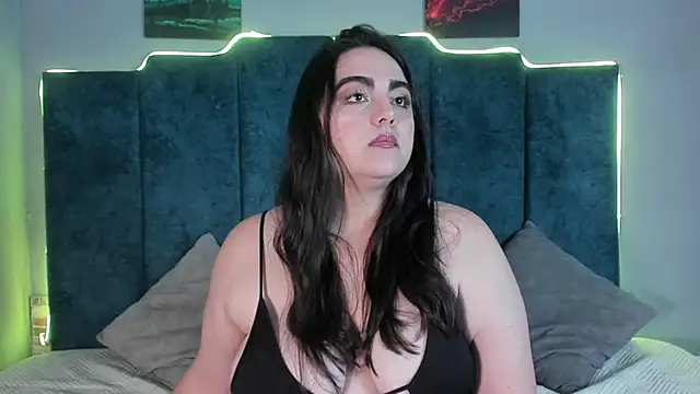 anniie sweett  online show from October 7, 2025, 12:02 pm