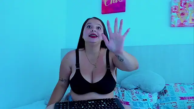 Emawalker  online show from March 23, 2026, 4:44 pm